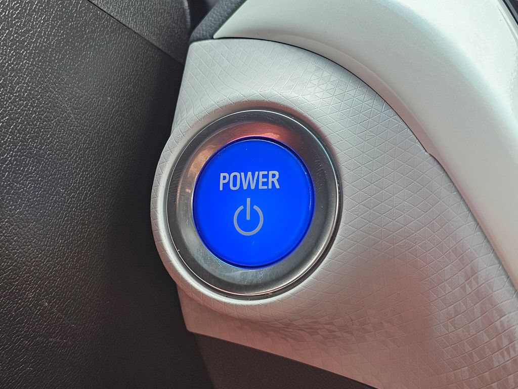 Used 2020 Chevrolet Bolt Premier w/ Infotainment Package FWD image 34