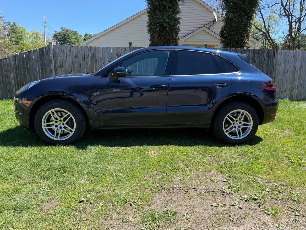 Used 2018 Porsche Macan AWD/4WD image 1
