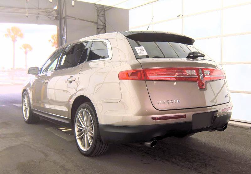 Used 2019 Lincoln MKT AWD image 6