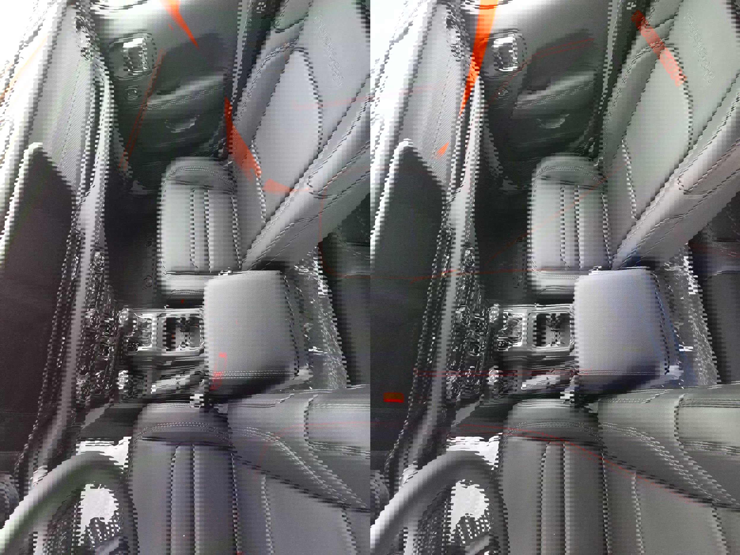 Used 2025 Jeep Gladiator Rubicon w/ Convenience Group AWD/4WD image 14