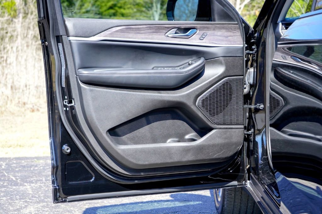 Used 2023 Jeep Grand Cherokee L Limited image 18