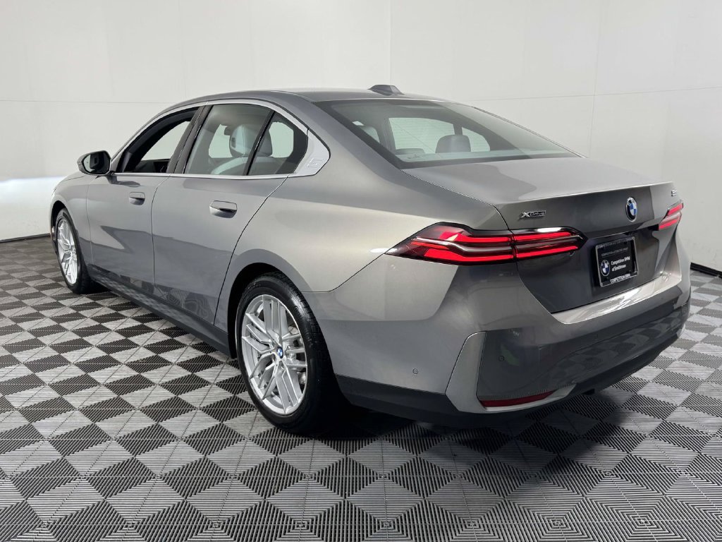 Used 2024 BMW 530i xDrive w/ Premium Package AWD/4WD image 8