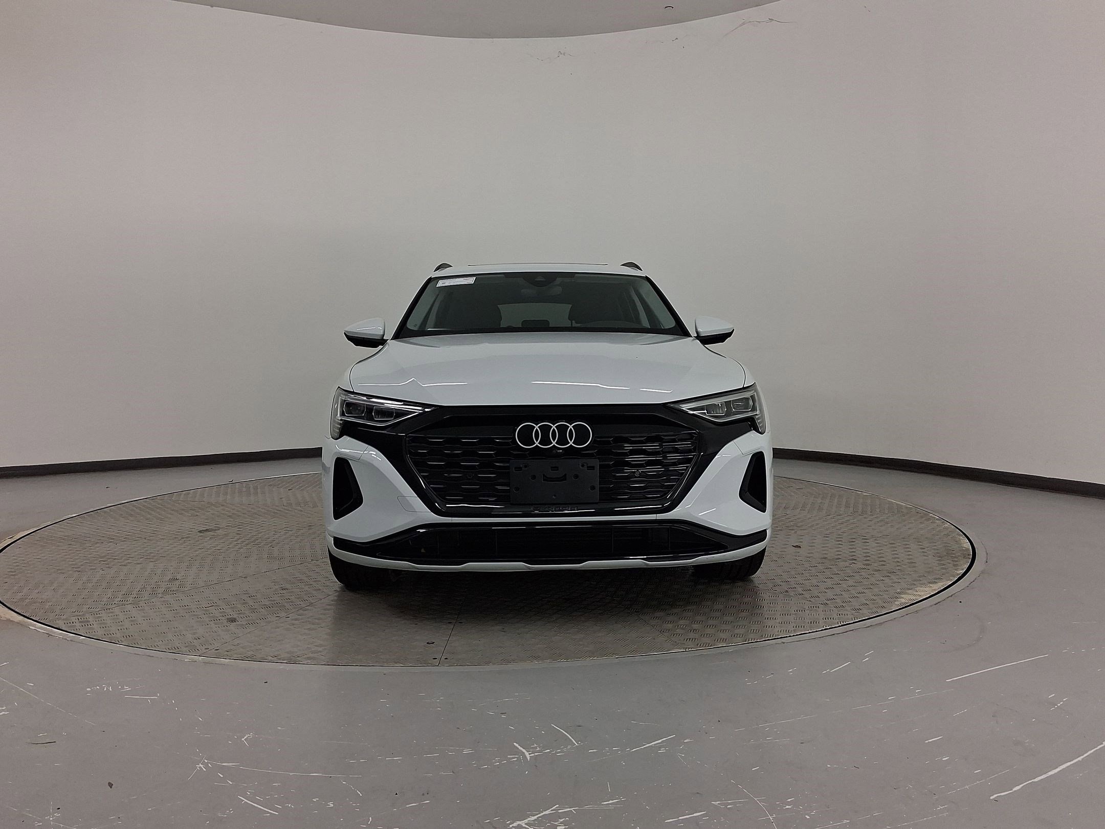 Used 2024 Audi Q8 e-tron Premium Plus w/ Premium Plus Package image 6