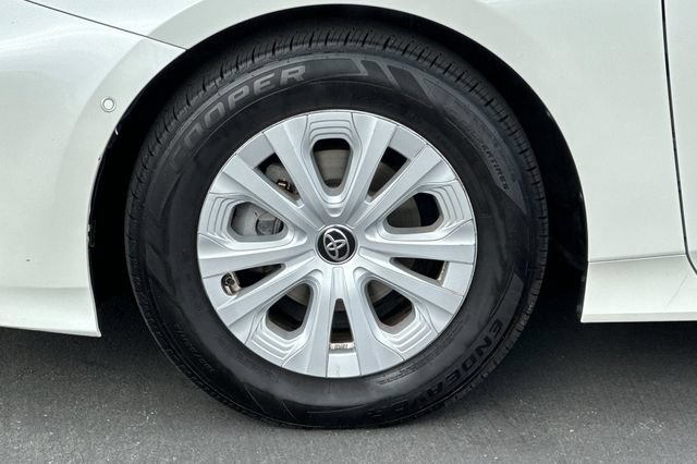 Used 2019 Toyota Prius LE FWD image 29