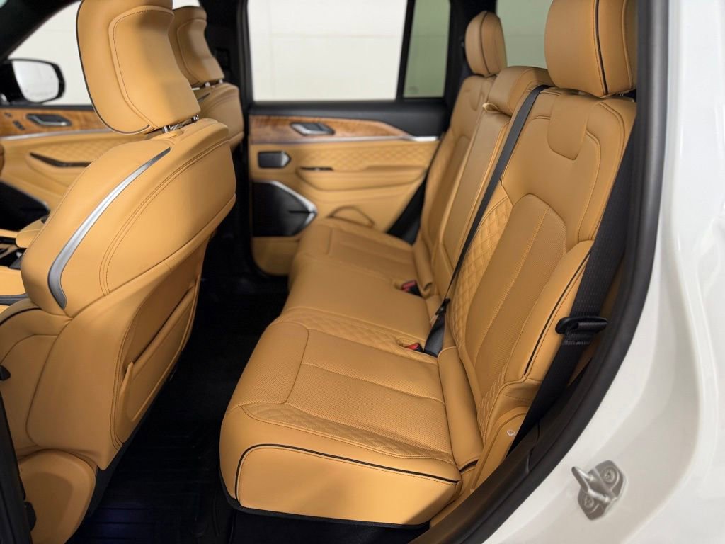 Used 2025 Jeep Grand Cherokee Summit AWD/4WD image 36