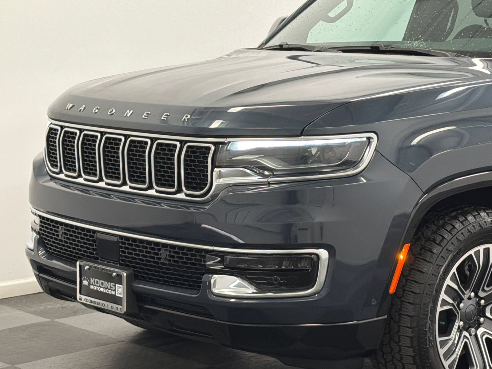 Used 2023 Jeep Wagoneer 4WD w/ Premium Group I image 2