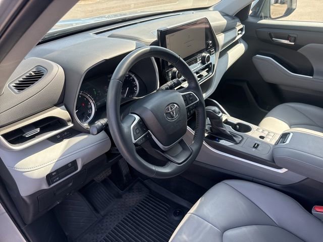 Used 2023 Toyota Highlander XLE FWD image 15