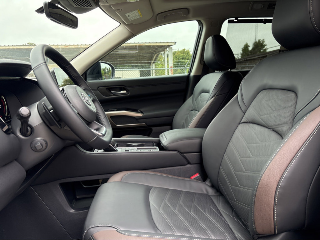 New 2026 Nissan Pathfinder Platinum w/ Cargo Package FWD image 10