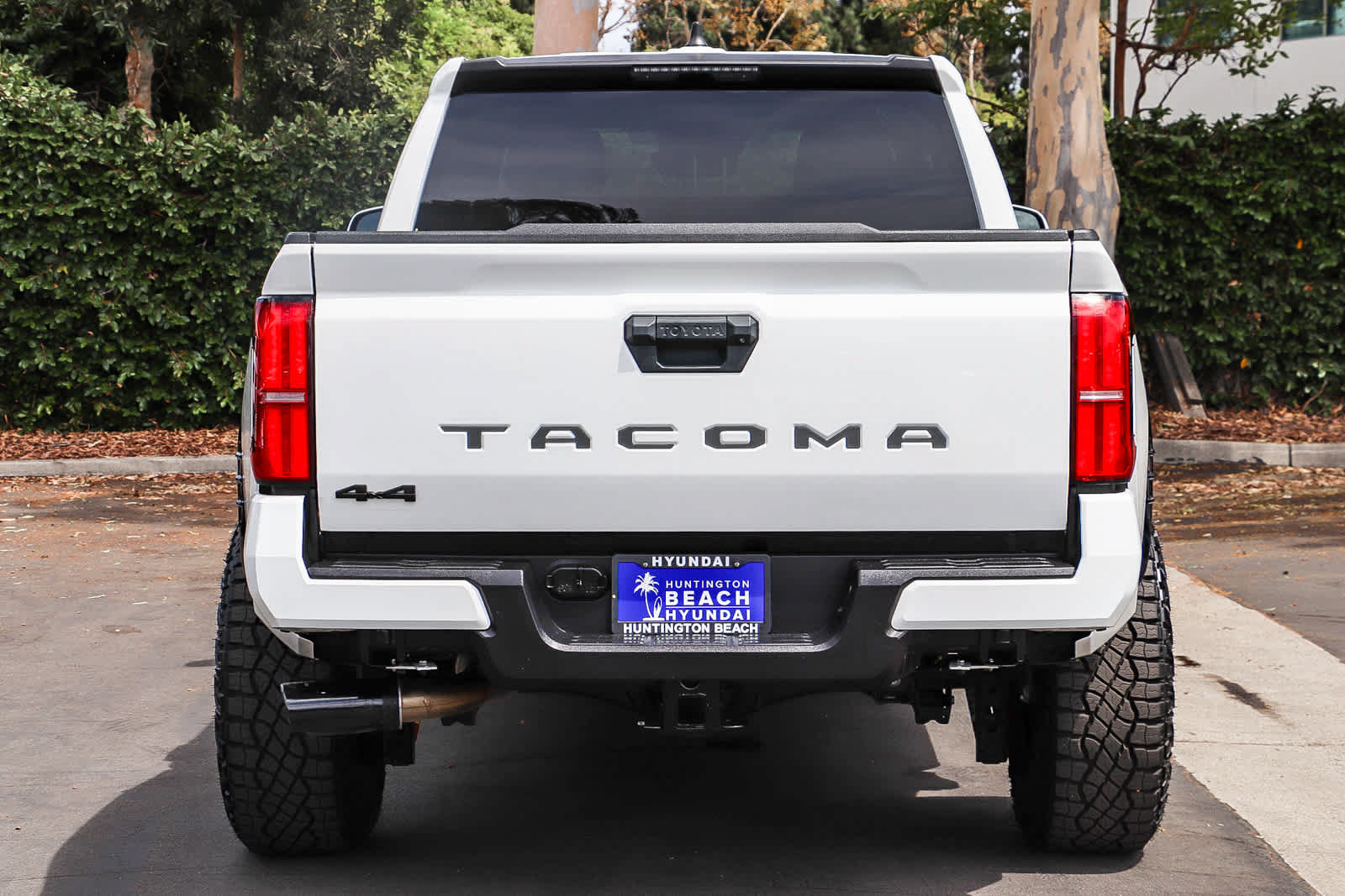 Used 2025 Toyota Tacoma SR5 AWD/4WD image 7