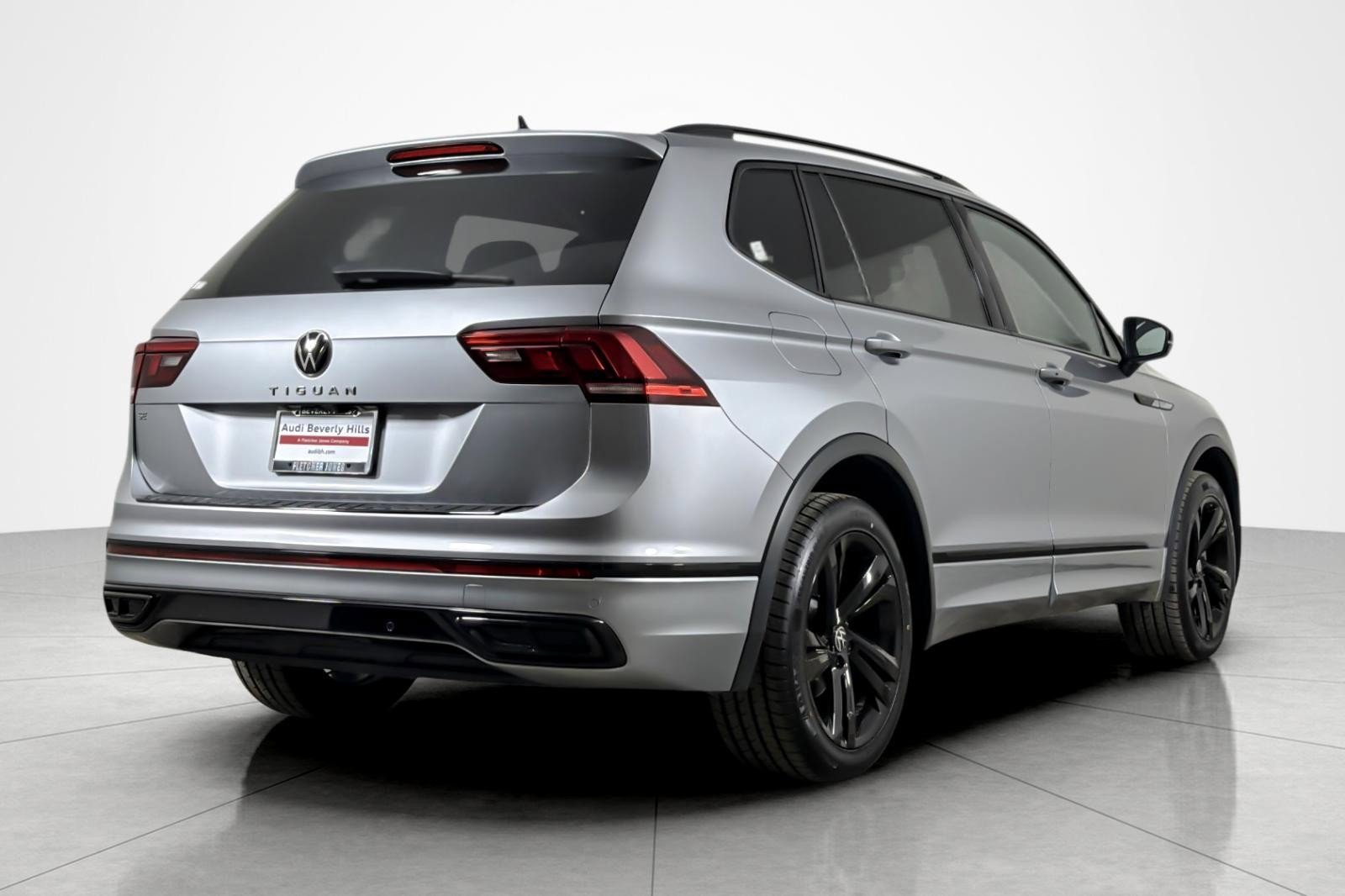 Used 2023 Volkswagen Tiguan SE R-Line FWD image 5