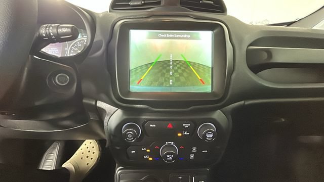 Used 2023 Jeep Renegade Latitude AWD/4WD image 24