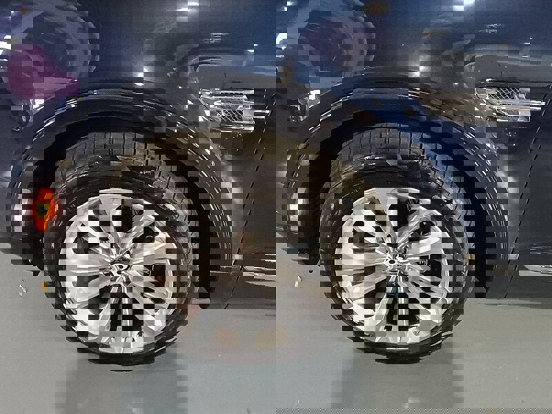 Used 2017 Bentley Bentayga image 43