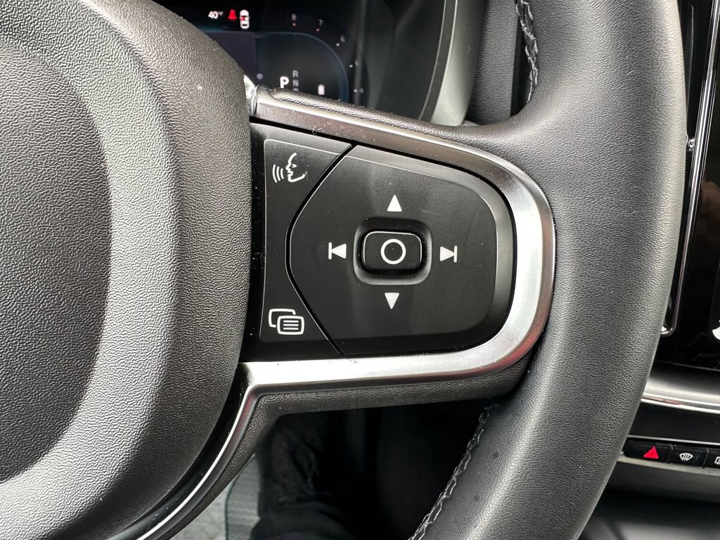 Used 2024 Volvo XC60 B5 Core image 4