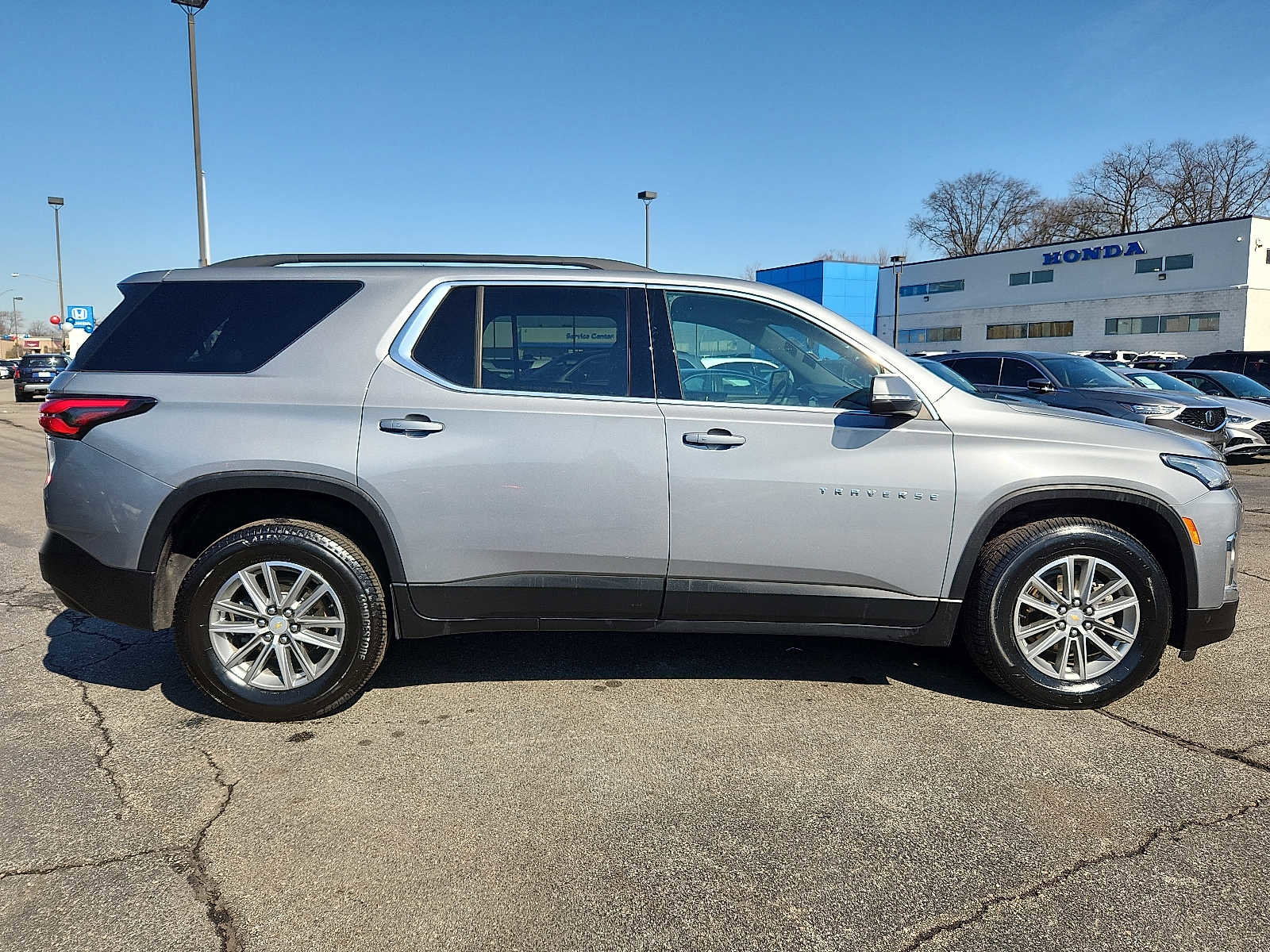 Used 2023 Chevrolet Traverse LT AWD/4WD image 7