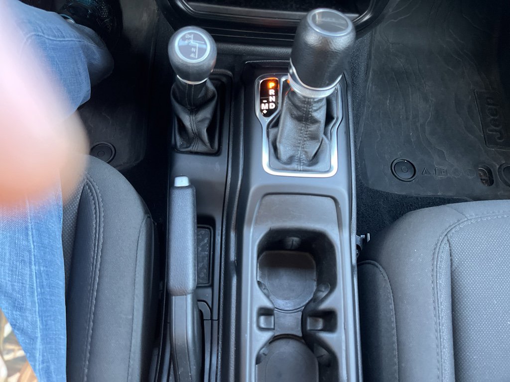 Used 2023 Jeep Gladiator Sport image 16