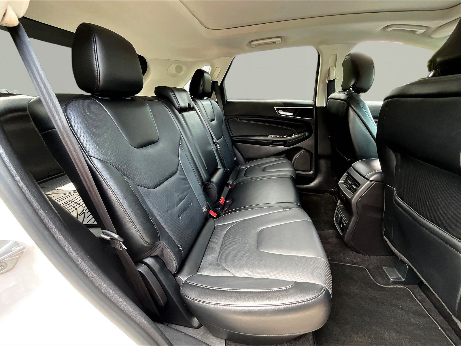 Used 2015 Ford Edge Titanium w/ Equipment Group 301A AWD/4WD image 25