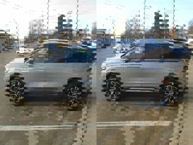 Used 2025 Lincoln Nautilus Premier image 2