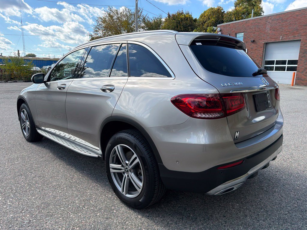 Used 2022 Mercedes-Benz GLC 300 4MATIC w/ Multimedia Package Lite image 4