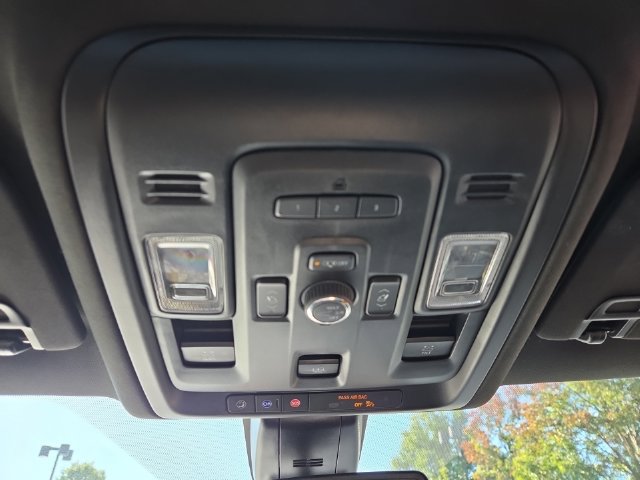 Used 2022 GMC Yukon XL Denali AWD/4WD image 25