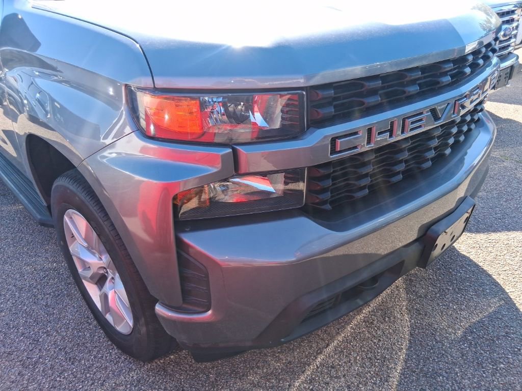 Used 2020 Chevrolet Silverado 1500 Custom w/ Custom Value Package AWD/4WD image 3