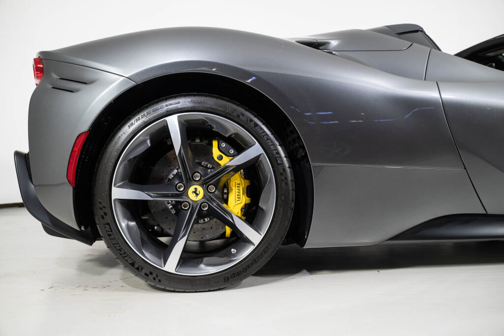 Used 2022 Ferrari SF90 Spider image 16