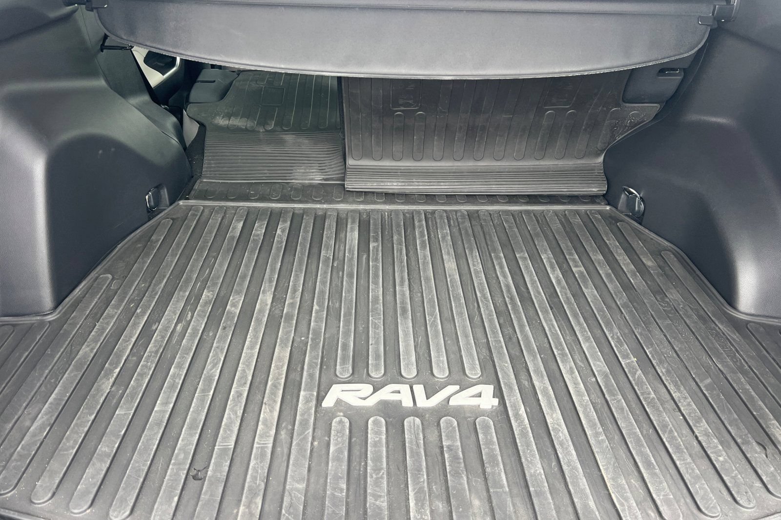 Used 2025 Toyota RAV4 XLE w/ Convenience Package AWD/4WD image 12