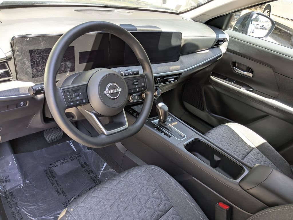 Used 2025 Nissan Kicks SV FWD image 14