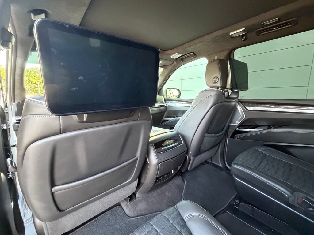 Used 2025 Cadillac Escalade ESV V AWD/4WD image 19