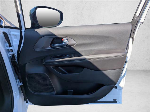 New 2026 Chrysler Pacifica Select image 26