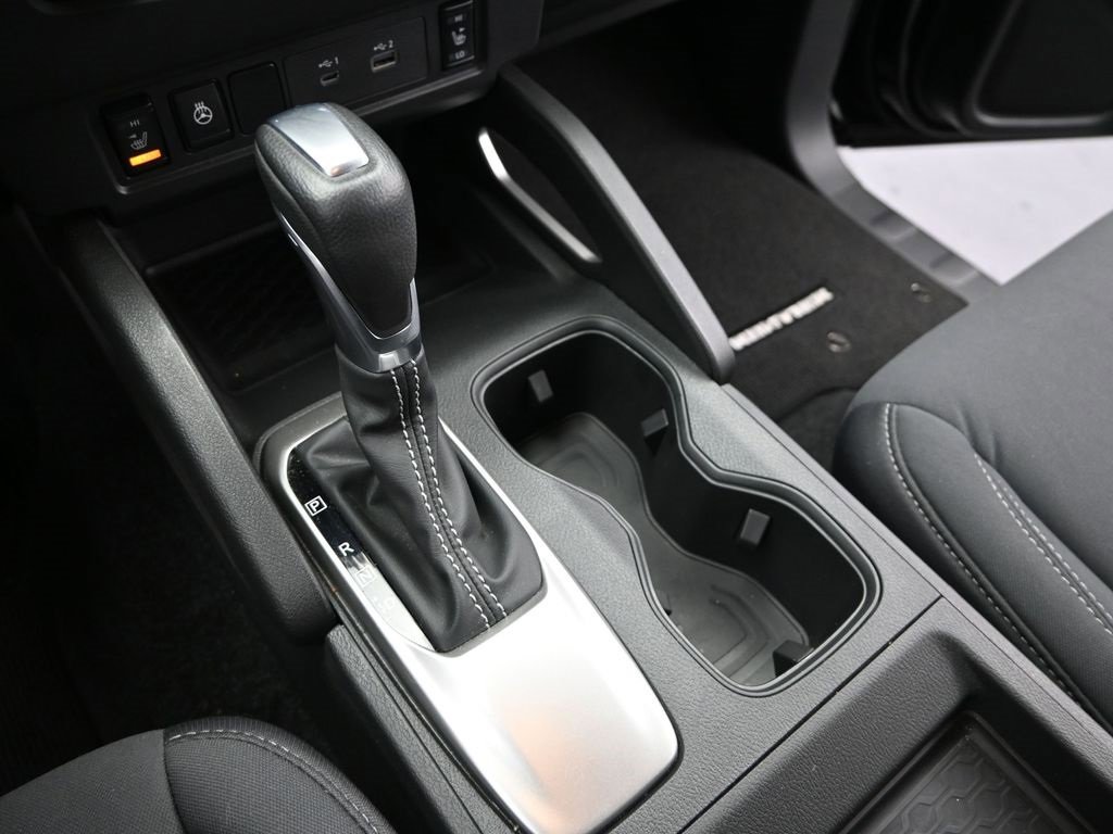 Used 2024 Nissan Frontier SV image 18
