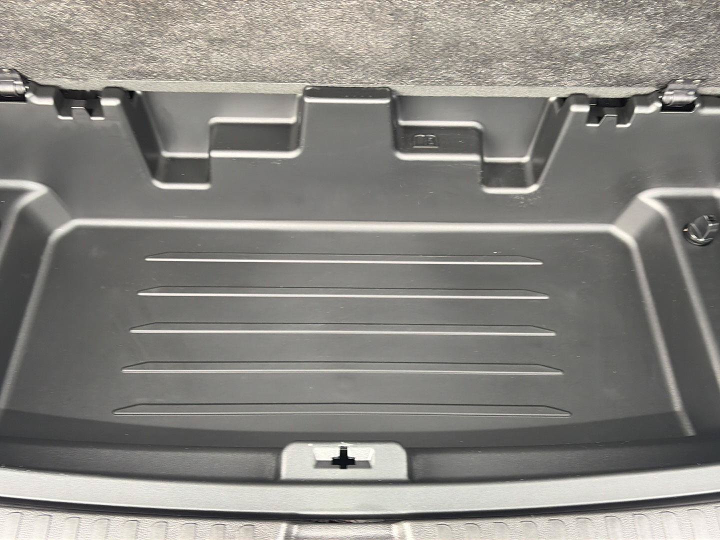 Used 2025 Chevrolet Traverse LT FWD image 17