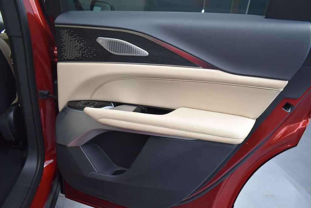 New 2026 Cadillac Lyriq Signature Sport w/ Nappa Leather Package AWD/4WD image 33