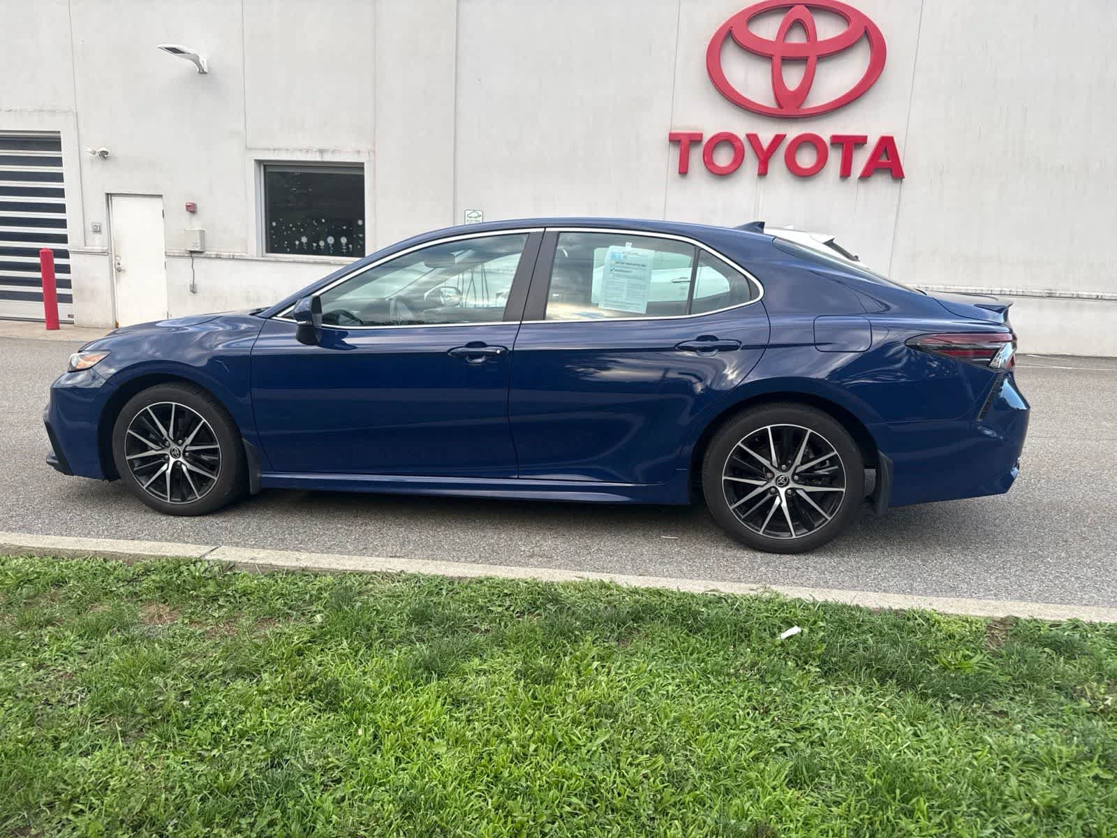 Used 2023 Toyota Camry SE w/ Cold Weather Package AWD/4WD image 11