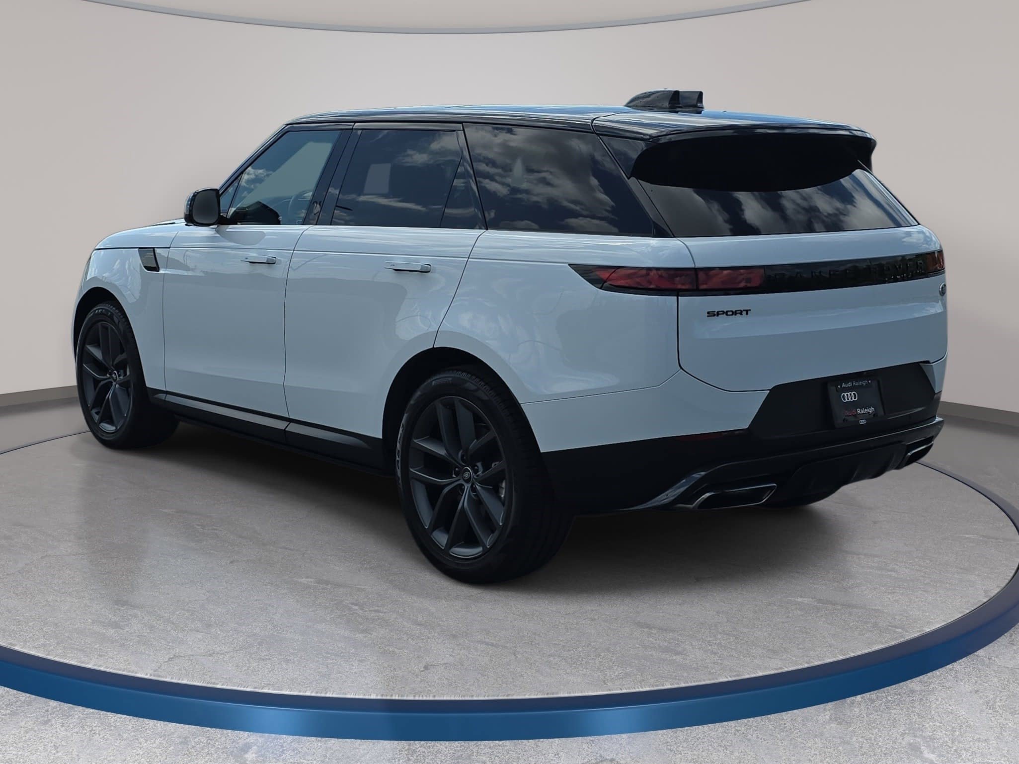 Used 2023 Land Rover Range Rover Sport SE image 7