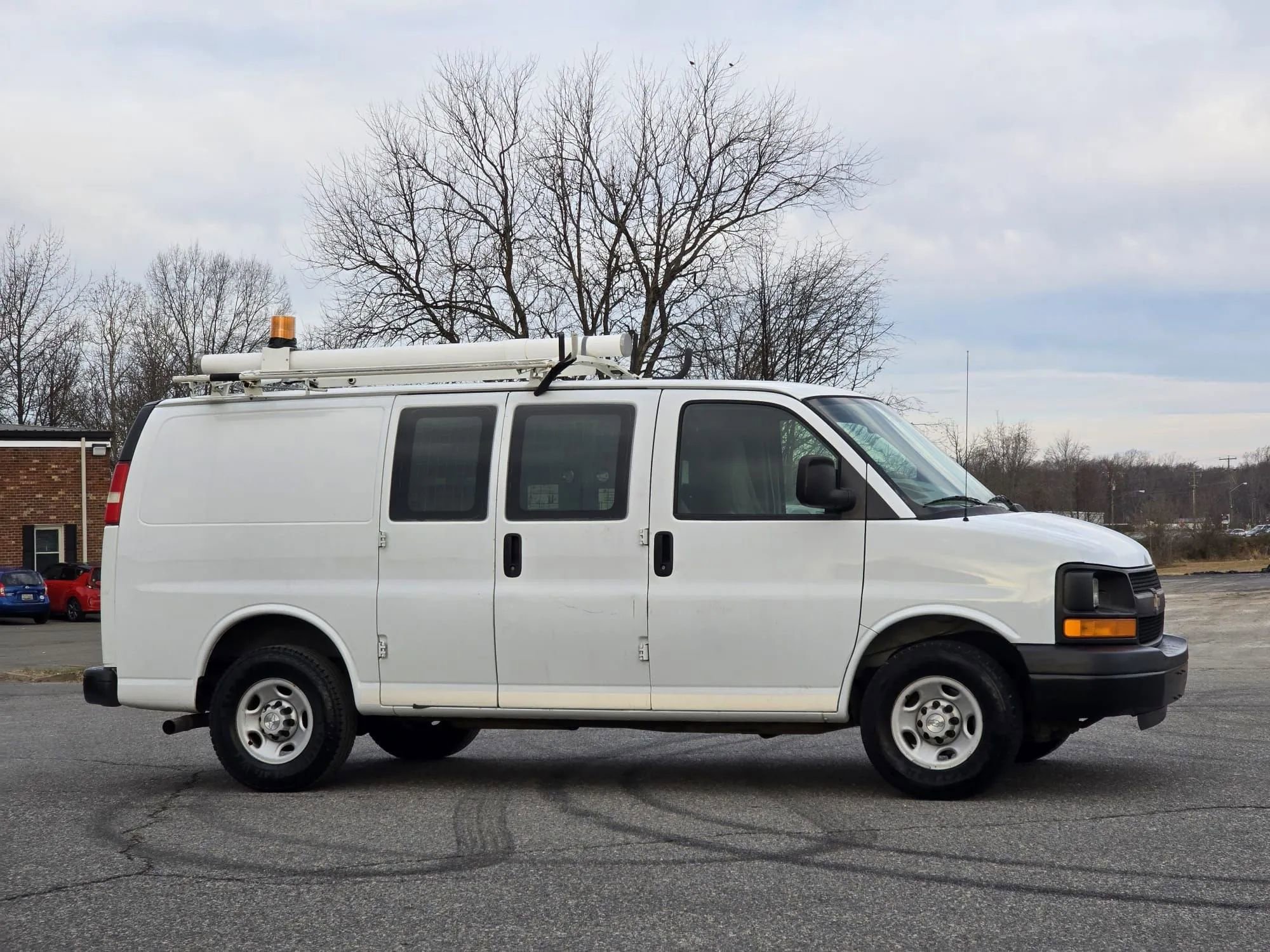 Used 2009 Chevrolet Express 2500 image 6