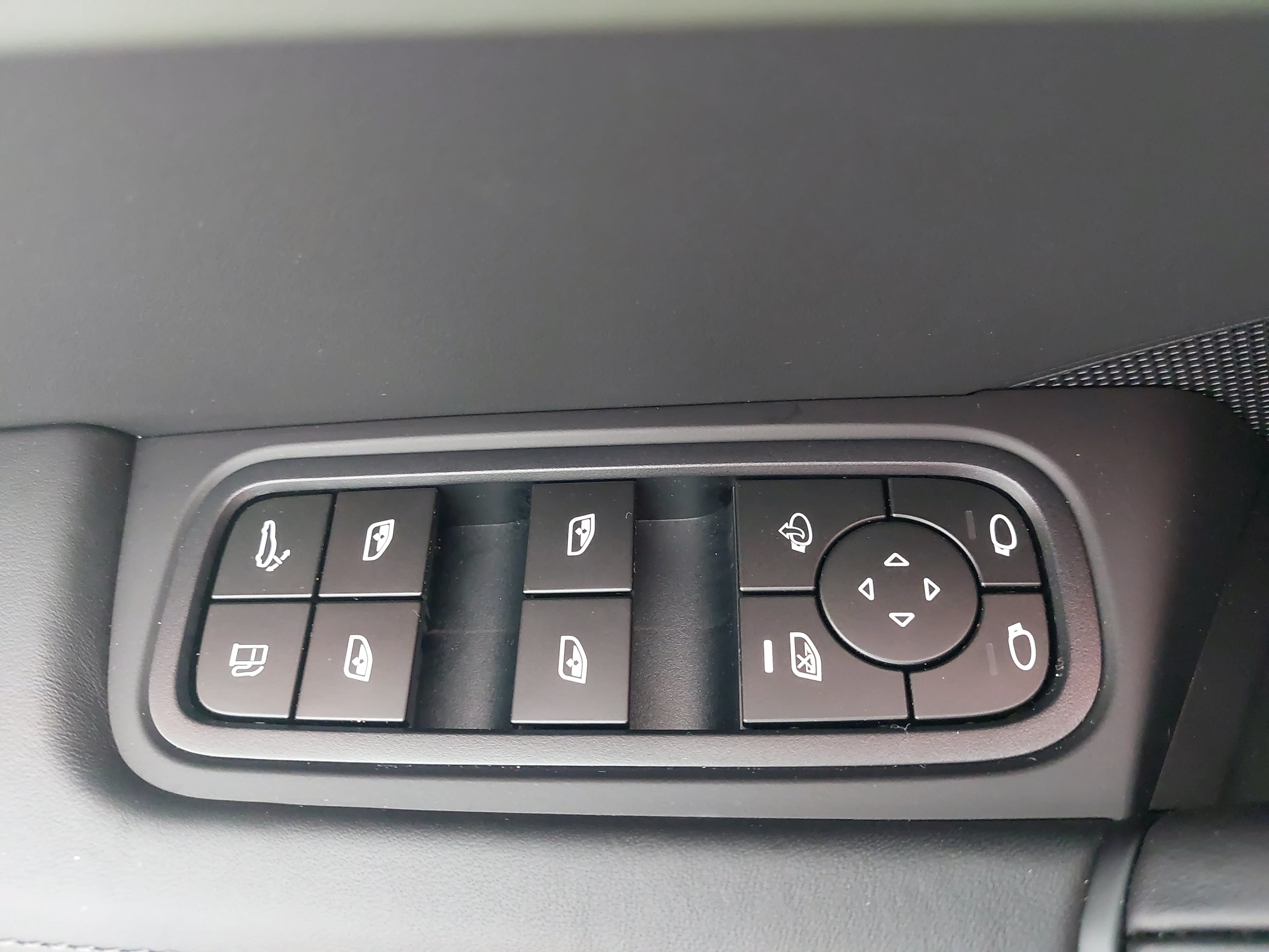 Certified 2025 Porsche Cayenne E-Hybrid AWD/4WD image 30