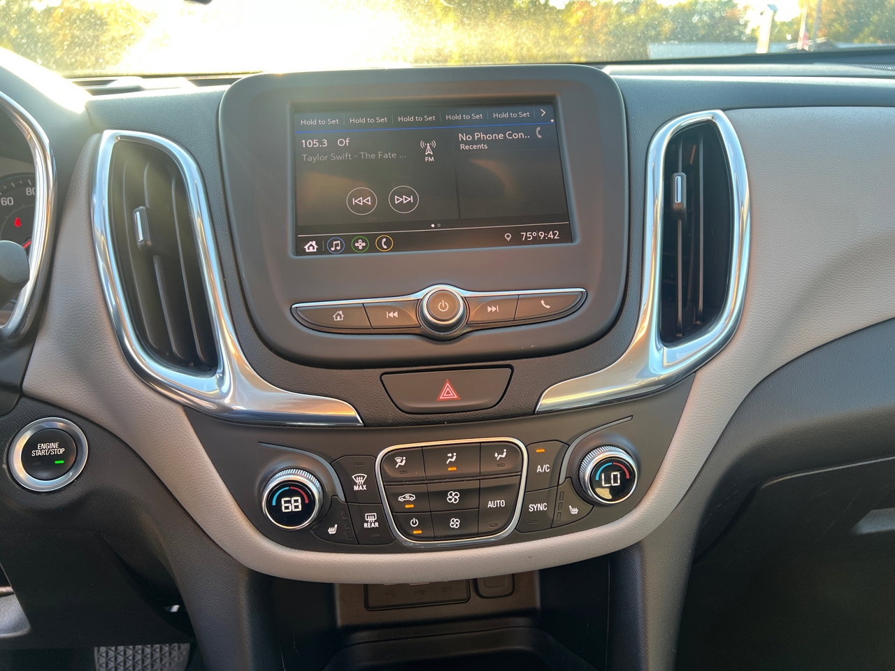 Used 2020 Chevrolet Equinox LT w/ Driver Convenience Package image 22