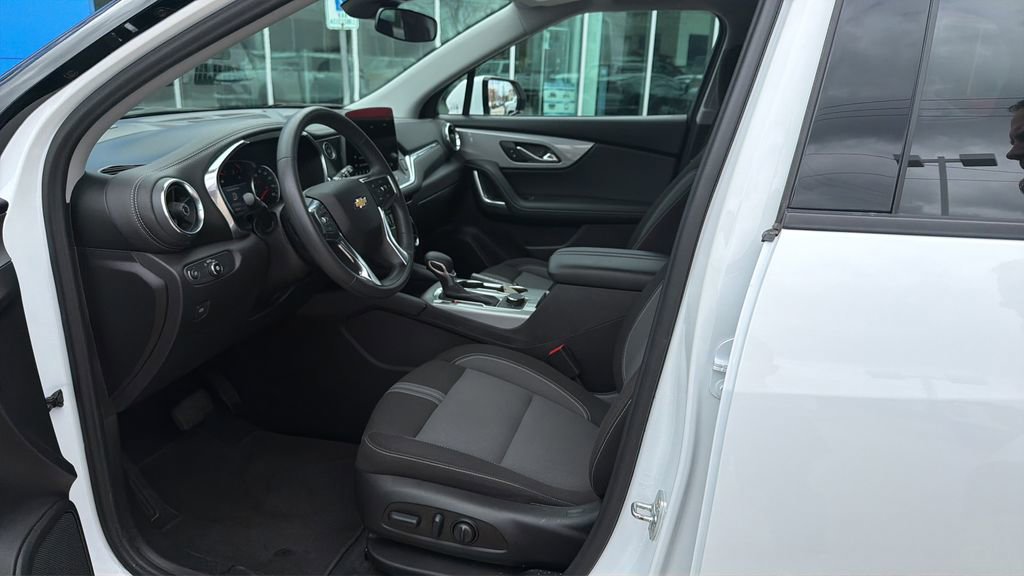 Used 2025 Chevrolet Blazer LT image 9