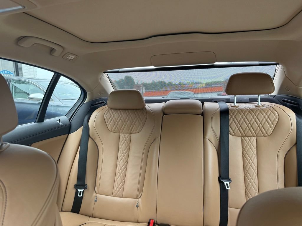 Used 2016 BMW 750i xDrive AWD/4WD image 24
