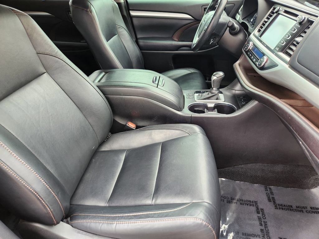 Used 2018 Toyota Highlander XLE image 11