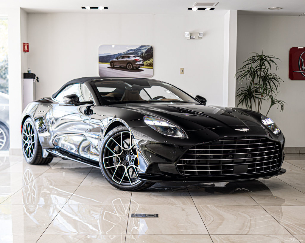 Used 2026 Aston Martin Vanquish Convertible RWD image 5