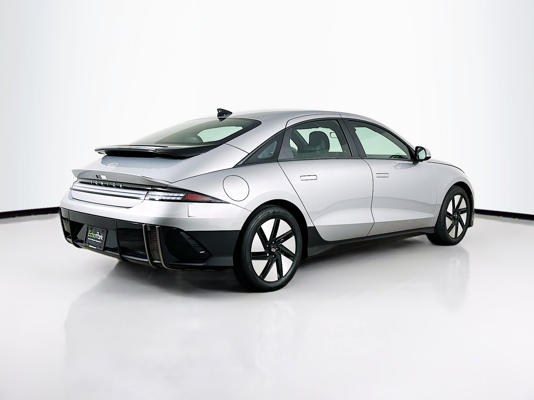 Used 2024 Hyundai Ioniq 6 SE RWD image 9