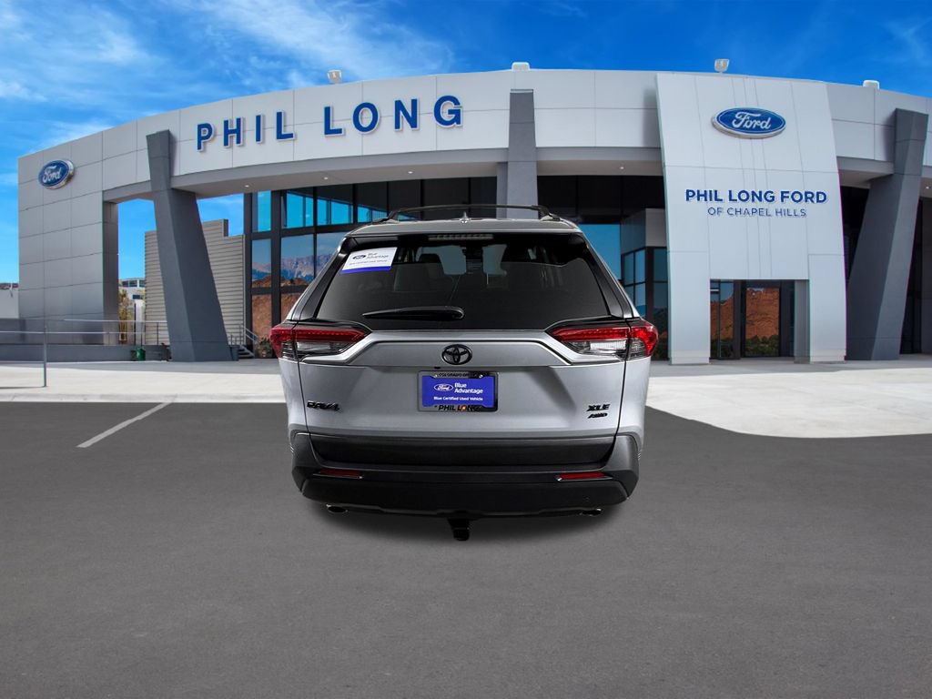Used 2025 Toyota RAV4 XLE AWD/4WD image 4