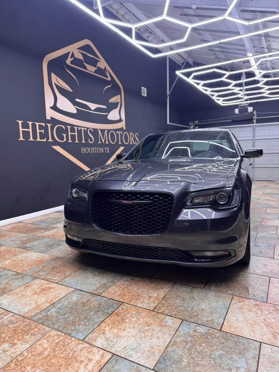 Used 2023 Chrysler 300 S RWD image 2