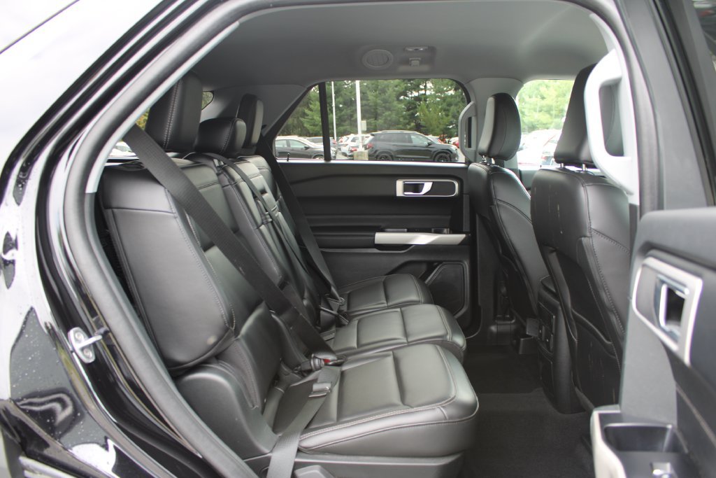 Used 2023 Ford Explorer XLT w/ Equipment Group 202A AWD/4WD image 15