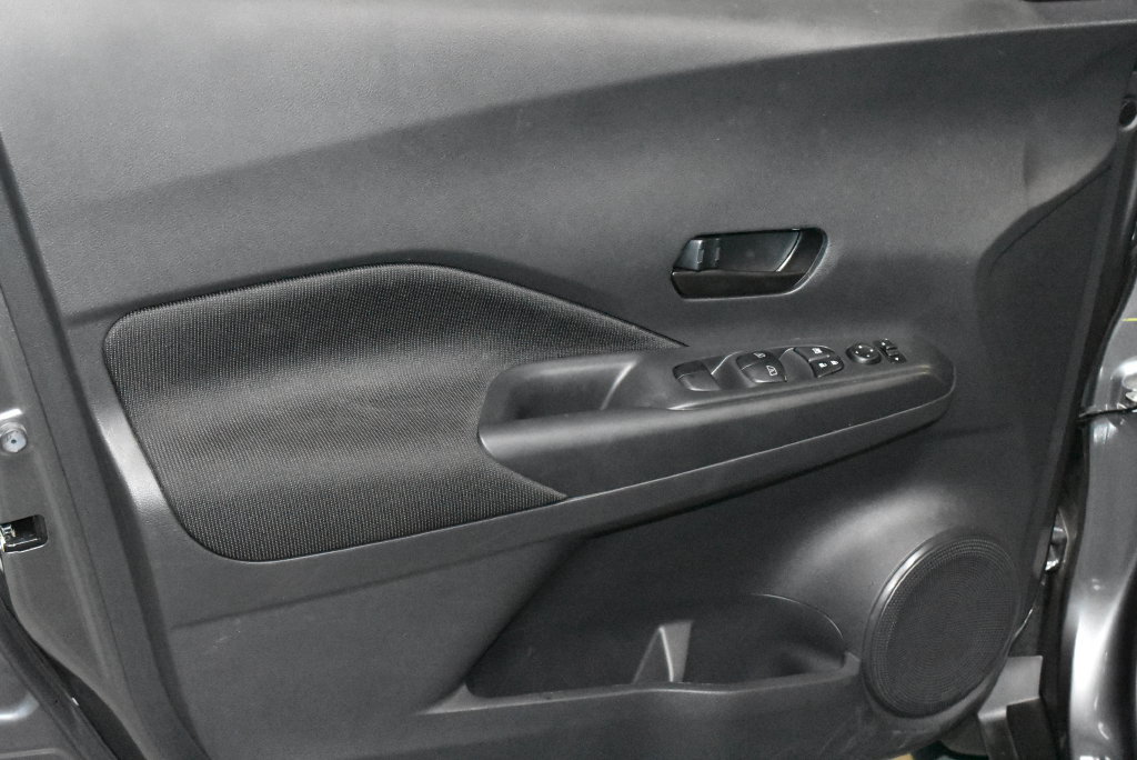 Certified 2025 Nissan Kicks Play S FWD image 4