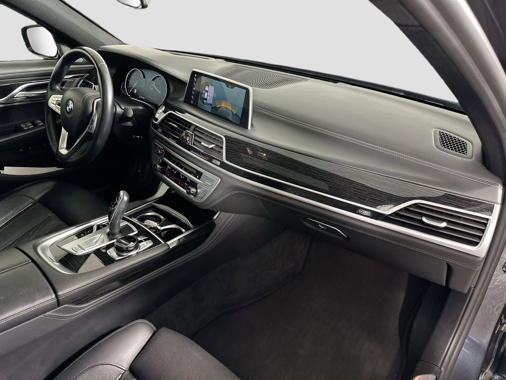 Used 2019 BMW 750i xDrive w/ Executive Package image 32