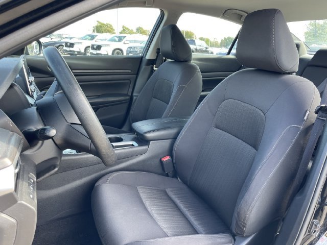 Used 2025 Nissan Altima 2.5 SV FWD image 23