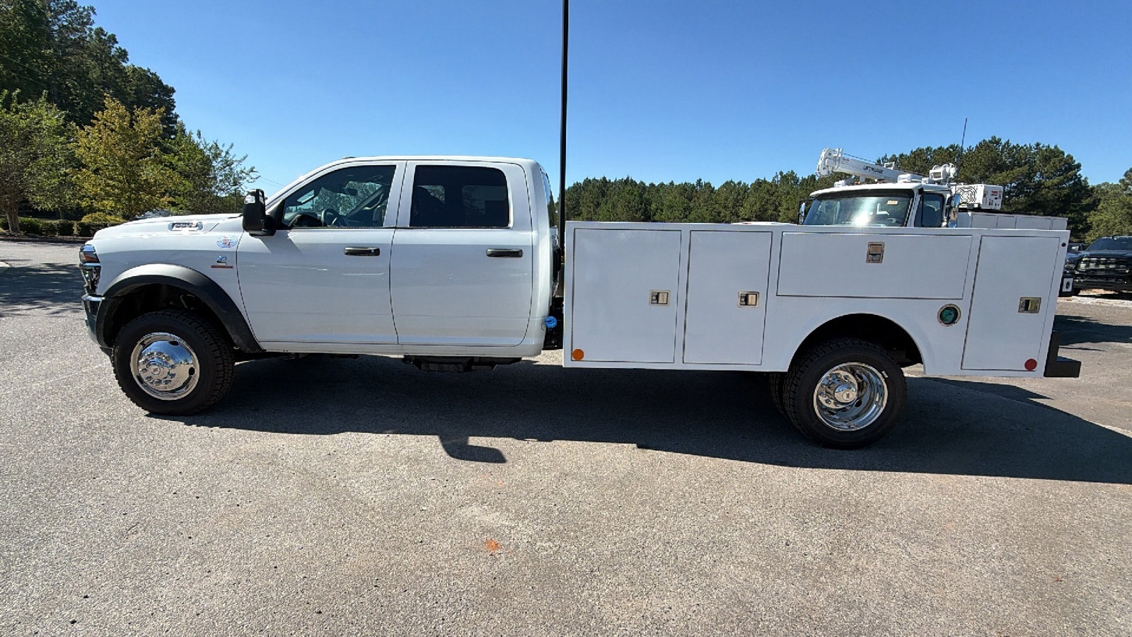 New 2026 RAM 5500 Tradesman w/ Chrome Appearance Group AWD/4WD image 11