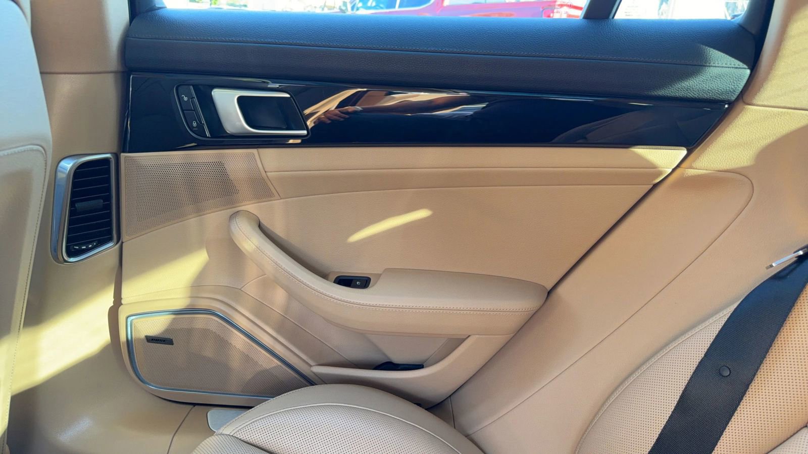 Used 2018 Porsche Panamera 4 AWD/4WD image 37